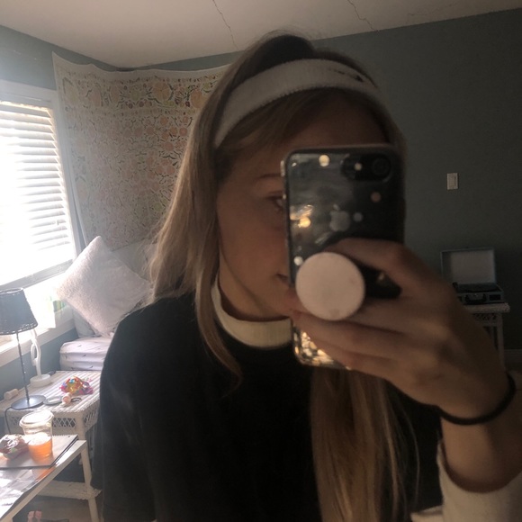 Cream Turtle neck - Picture 2 of 4